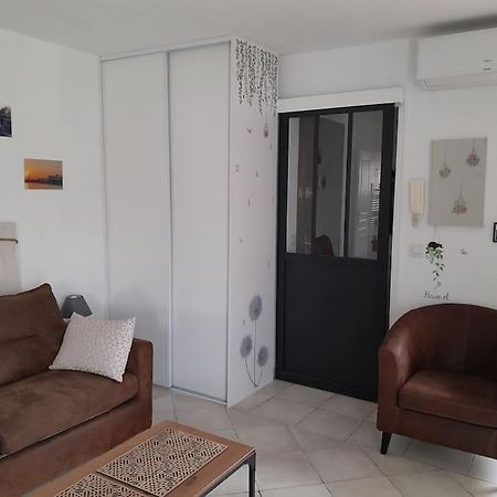 Charmant Studio Lumineux Avec Parking Prive Saint-Raphaël Екстериор снимка