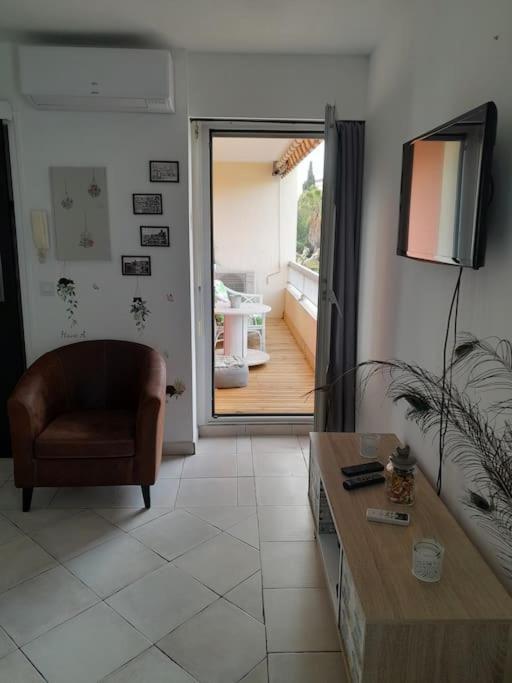 Charmant Studio Lumineux Avec Parking Prive Saint-Raphaël Екстериор снимка