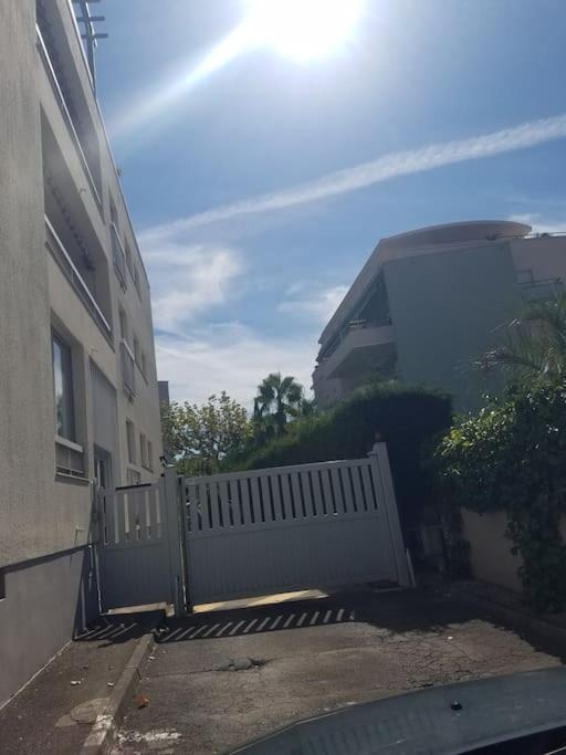 Charmant Studio Lumineux Avec Parking Prive Saint-Raphaël Екстериор снимка