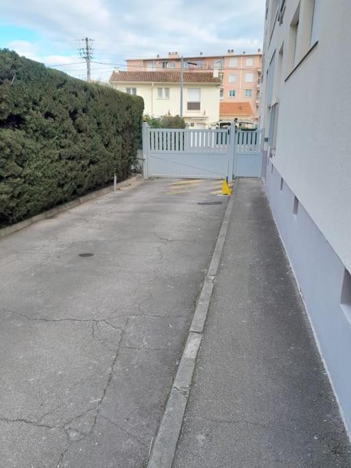 Charmant Studio Lumineux Avec Parking Prive Saint-Raphaël Екстериор снимка